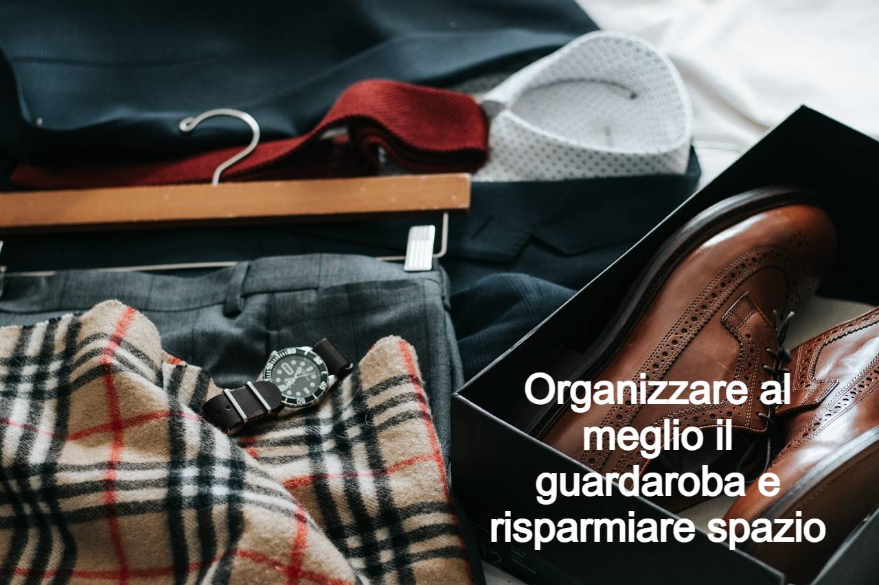 Organizzare l'armadio risparmiando spazio con i sacchetti sottovuoto