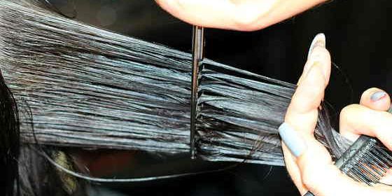 Tagliare i capelli da sola